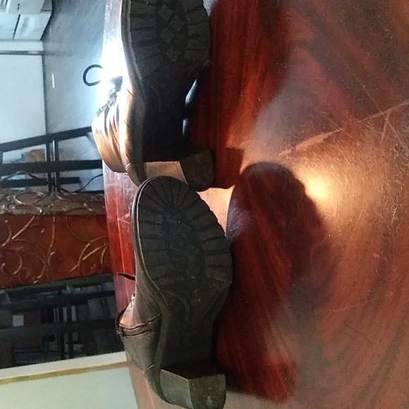 Dress or casual boots size 8 but I'm a 7 1/2 they fit great - Picture 3 of 4